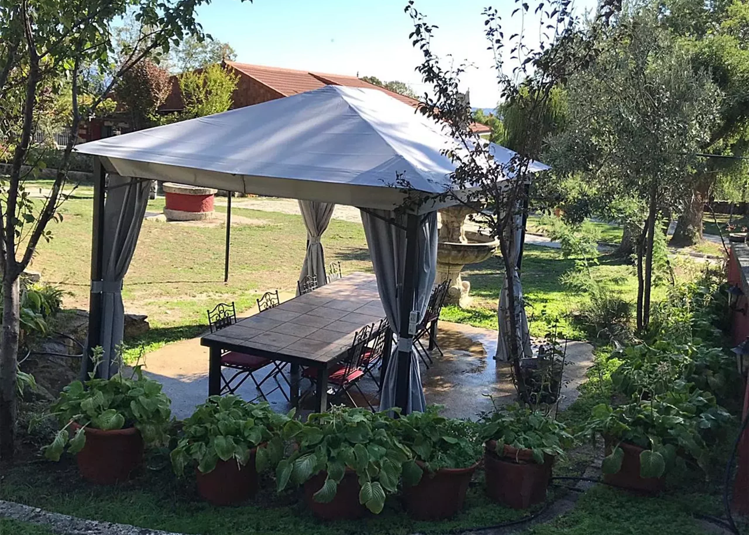 Casa rural La Casa Roja del Escorial, alojamiento con jardín en la Sierra de Guadarrama