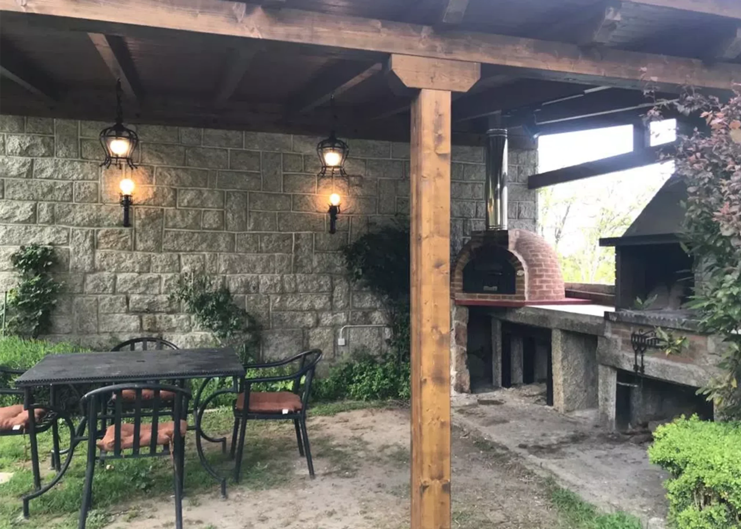 Casa rural La Casa Roja del Escorial, alojamiento con jardín en la Sierra de Guadarrama