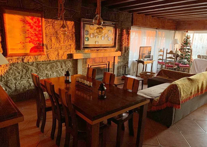 Casa rural La Casa Roja del Escorial, alojamiento con jardín en la Sierra de Guadarrama