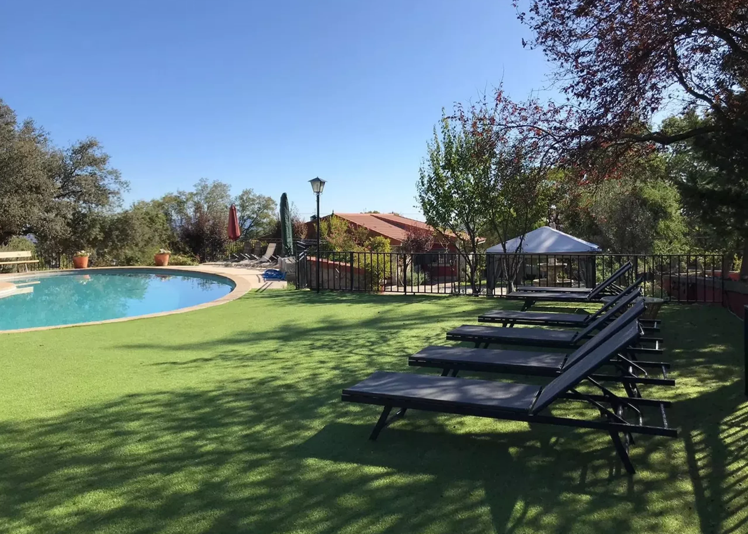 Casa rural La Casa Roja del Escorial, alojamiento con jardín en la Sierra de Guadarrama